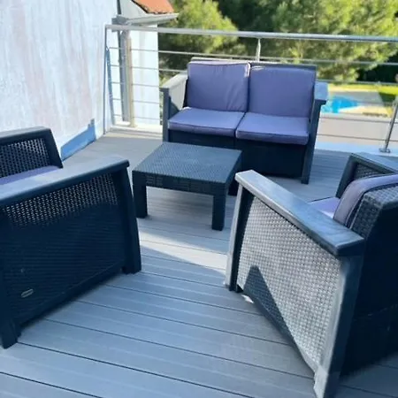 Appartement Maison Spacieuse Avec Piscine Proche De La