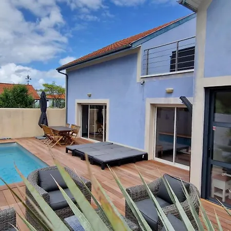 Maison Spacieuse Avec Piscine Proche De La