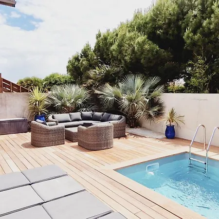 Maison Spacieuse Avec Piscine Proche De La