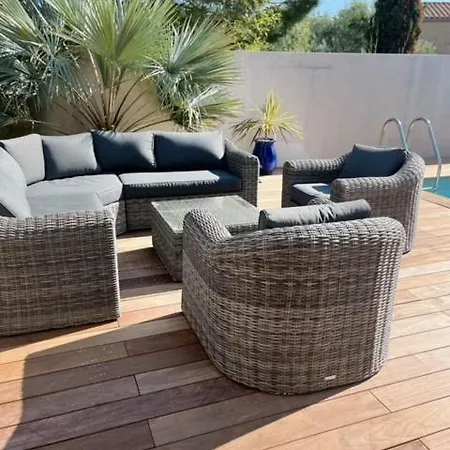 Maison Spacieuse Avec Piscine Proche De La