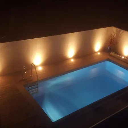 Maison Spacieuse Avec Piscine Proche De La *